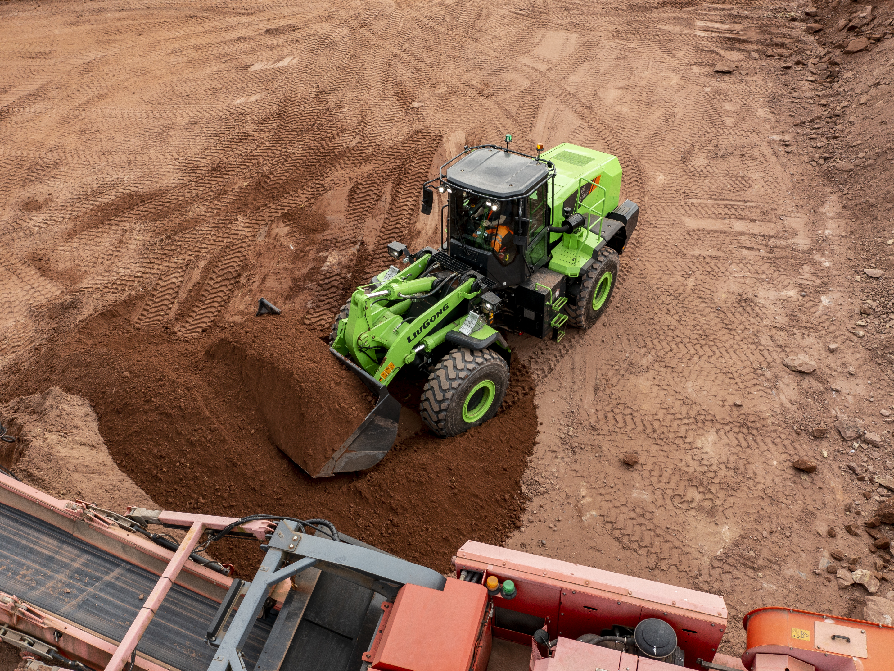 Master SUAV 44 (4K 4X3 Fill)